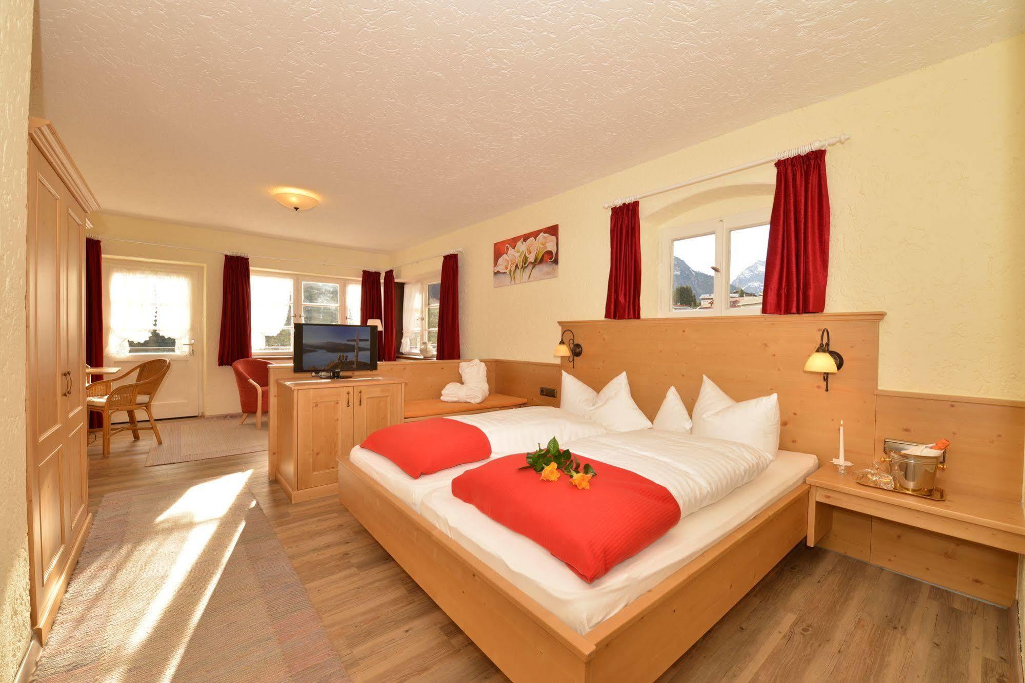 Hotel Adler Garni ヒルシュエック エクステリア 写真