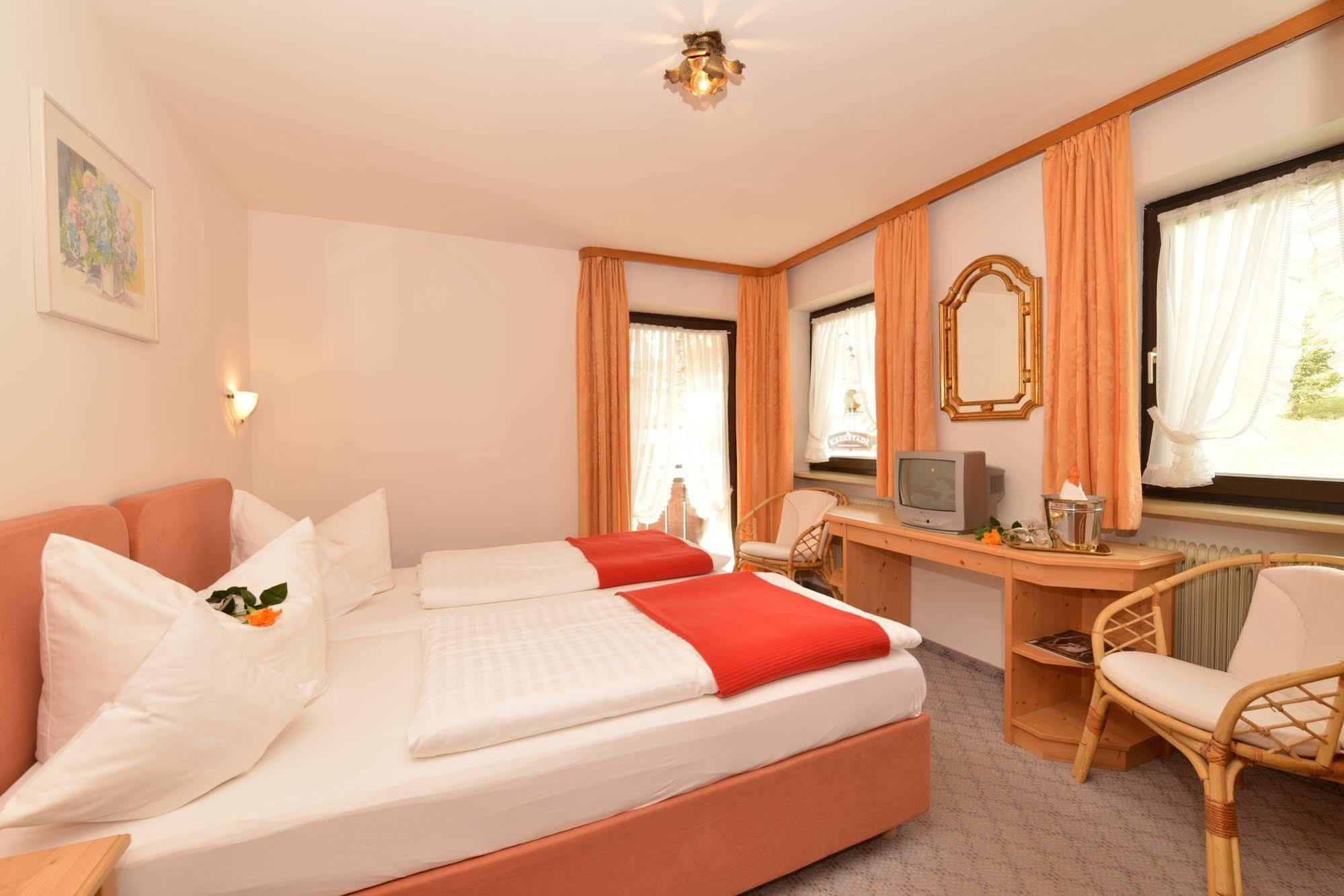Hotel Adler Garni ヒルシュエック エクステリア 写真