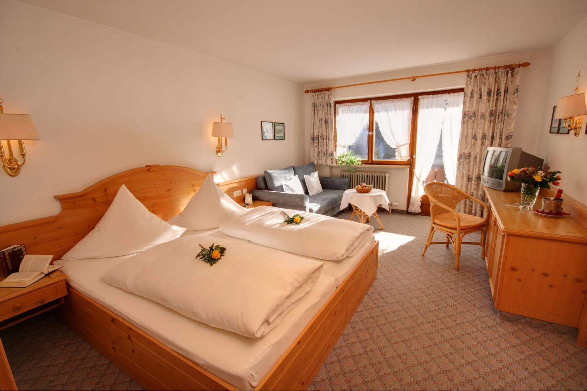Hotel Adler Garni ヒルシュエック エクステリア 写真